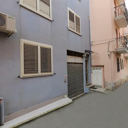 Tyttyhouse Apartament Giardini-Naxos